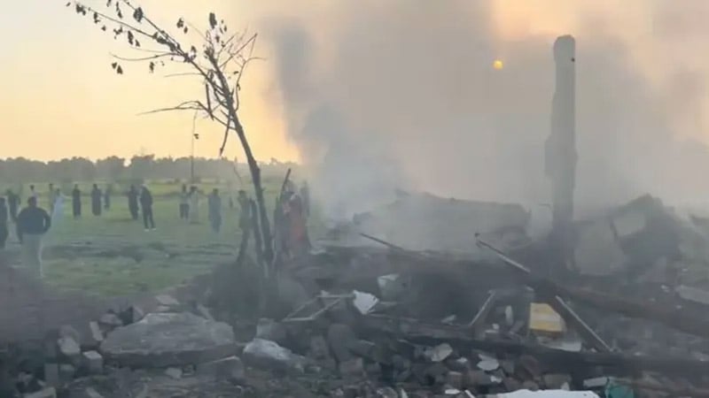 পাকিস্তানে আতশবাজি কারখানায় ভয়াবহ বিস্ফোরণ, নিহত ৪